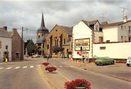 CPM - ALLAIRE - L'Eglise Et L'entrée Du Bourg - Allaire