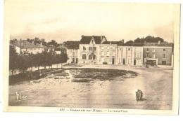 Carte Postale Ancienne Beauvoir-sur-Niort (79) La Grand'Place - Beauvoir Sur Niort