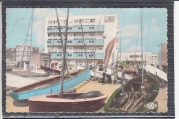 BRAY-DUNES PLAGE    Nord   Le Casino -  Le Yacht Club    Le 24 8 1964    CPSM   Num 841 - Bray-Dunes