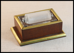 Mouille Timbres En Cristal, Support Palissandre Et Cerclage Laiton, Rouleau En Verre Sablé, 108x72x38mm. - TB (1& - Stamp Boxes