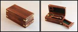 Nécessaire Pour Cachets De Cire (cachet, Godet, Mèche, Etc.) Dans Son Coffret Bois Verni. - TB - Stamp Boxes