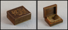 Boîte Bois Verni Avec "Trèfle" En Relief Et Marquée "Ragaz" Sur Couvercle, 1 Comp., 53x43x22mm. - TB - Stamp Boxes