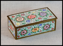 Boîte En émail Cloisonné Sur Bronze, Fin Décor De Fleurs Multicolores Sur L'ensemble De La Bo - Stamp Boxes