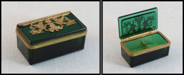 Boîte Cristal Vert, Décor Et Cerclage En Bronze Doré, 2 Comp., 75x45x32mm. - TB (Spink 2009 P.86) - Boites A Timbres