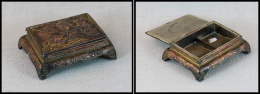 Boîte Japonaise En Bronze Avec "Buste Féminin Et Oiseaux" En Décor, 2 Comp., 82x62x25mm. - TB - Stamp Boxes