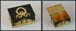 Boîte En Bronze à Décor Style Empire Sur L'ensemble De La Boîte, 2 Comp., 64x38x36mm. - TB - Stamp Boxes