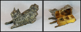 Boîte En Bronze, "chien Couché", Intérieur Doré, 3 Comp., 130x45x70mm. - TB. - R (1ère - Boites A Timbres