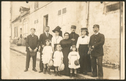 Facteurs. Rare CP Photo De Facteur Rural Avec Sa Famille Datée 22 Août 1915. - TB - Unclassified