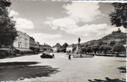 46 SAINT CERE - Place De La République Et Monument Canrobert - Saint-Céré