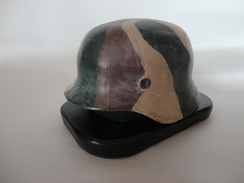 Casque Allemand 39/45, 3 Tons Camouflage Presse Papier - Headpieces, Headdresses
