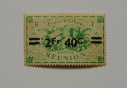 Timbre De LA REUNION France Libre, Couleur Verte Avec Surcharge  2Fr 40c - Nuovi