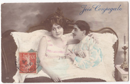 Le Mariage. - Jeune Couple Au Lit . - Joie Conjugale - Couples