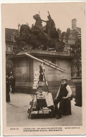 London Life Big Ben's Telescope Man Postcard Seller Nougat Maps Deltiology Marchand Cartes Postales Longue Vue - Astronomie