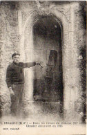 BIDACHE - Dans Les Ruines Du Chateau - Obusier Découvert En 1913   (90405) - Bidache