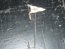 BROCHE EPINGLE En EMAIL " NRW " - RARE AVIRON SPORT - Remo