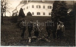 * T2 1923 Schmiteler Emil Elejtett Két Szarvasával / Hungarian Hunters, Stags, Photo - Ohne Zuordnung