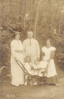 * T2 1914 Abbazia, Családi Csoportkép Az ErdÅ‘ben Babakocsival / Family With Baby Carriage, Group... - Non Classés