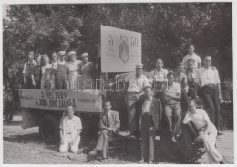 Cca 1950 Munkás Majális, Fotó, 11x16 Cm - Autres & Non Classés