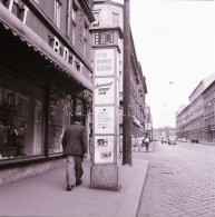 1970 Budapest, A FÅ‘városi Moziüzemi Vállalat HirdetÅ‘ Oszlopai, Plakáthelyei, Kirakatai,... - Otros & Sin Clasificación