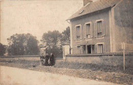 ¤¤  -  MAULE   -   Carte-Photo D'un Groupe Devant Une Maison En 1909  -  Voir Texte Au Dos   -  ¤¤ - Maule