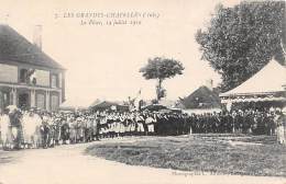 Les Grandes Chapelles        10      La Place  14 Juillet 1910 - Altri & Non Classificati