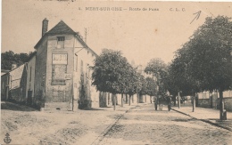 ( CPA 95 )  MÉRY-SUR-OISE  /  Route De Paris -  (défaut Coin Haut Droit) - Mery Sur Oise