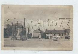 Juvigny-sous-Andaine (61) : Le Magasin D'Epicerie Place Du Bourg Et Le Monument Du Souvenir En  1949 Lanimé) PF. - Juvigny Sous Andaine