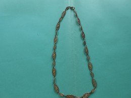 Collier Ancien Doré Et Argenté  - 46 Cms - - Kettingen