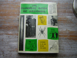 THE GUINNESS BOOK OF RECORDS 1962 AVEC SA JAQUETTE EN ANGLAIS EXTREMES IN ON AND BEYOND THE EARTH - Autres & Non Classés