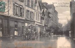 Troyes     10      Inondations De 1910.  Rue De L'Hôtel De Ville - Troyes