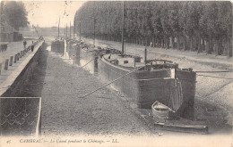 59-CAMBRAI- LE CANAL PENDANT LE CHÔMAGE (PENICHE) - Cambrai