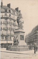 PARIS   V Arrondissement    CPA    PLACE MAUBERT  STATUE D'ETIENNE DOLET - District 05