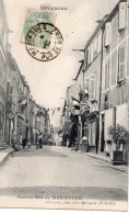 MARINGUES GRANDE RUE PENDANT UNE FETE ? DRAPEAUX - Maringues