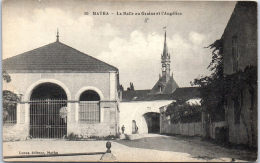 17 MATHA - La Halle Au Grains Et L'angélica - Matha