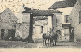 Verneuil (Seine-et-Oise) - La Ferme Du Château En 1903 - Chevaux - Edition A. Bourdier - Carte Précurseur - Verneuil Sur Seine