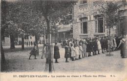 60-CREPY-EN-VALOIS- LE RENTREE EN CLASSE A L'ECOLE DES FILLES - Crepy En Valois