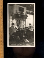 SPAKENBURG : In De Korporaal  Man With Pipe & Woman Around The Stove - Spakenburg