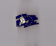 Pin's Satellite D'Europe (drapeau Européen) EGF Signé Démons Et Merveilles - Raumfahrt