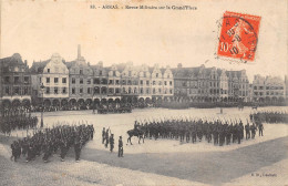 62-ARRAS- REVUE MILITAIRE SUR LA GRAND'PLACE - Arras