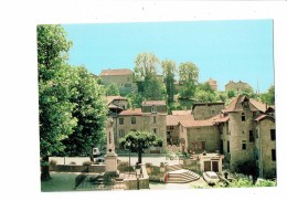 38 - SAINT-CHEF - Place Du Village - Presse Papeterie - Voiture - Monument - Saint-Chef