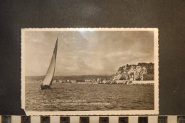 CP, 06, NICE, LE MONUMENT AUX MORTS Et Vue Sur La Baie Des Anges - Monuments, édifices