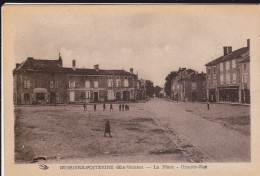 CARTE POSTALE  BUSSIERE POITEVINE 87  La Place.Grande Rue - Bussiere Poitevine