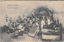 51-EPERNAY- CHAMPAGNE MOET ET CHANDON- CHANTIER DE DEGORGEMENT - Epernay