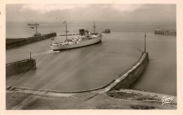 CPA-1950-76-DIEPPE-PETROLIER Quittant Le PORT--TBE - Pétroliers