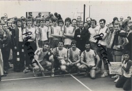 Lebbeke  : Persfoto 1977 :  Moderna  Volleybal :     Zie Verso Voor Detail   ( 18 X 13 Cm ) - Lebbeke