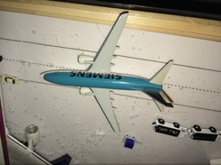 - HERPA 1:500 BOEING 737 SIEMENS  PERFETTO ! - Luchtvaart