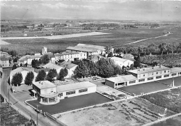 AUDE  11  CAPENDU  EN AVION AU DESSUS DE...  LE GROUPE SCOLAIRE - Capendu