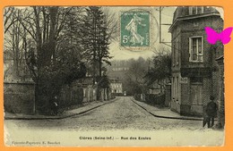 CLERES - Rue Des Ecoles - Photo-Email A.Breger Paris - Clères