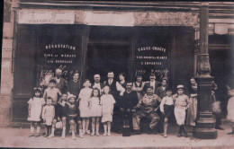 CARTE-PHOTO Magasin De Vin Sur L'affiche PARIS XIIIe Rue Cavallotti - Arrondissement: 13