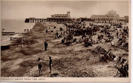 CPA.Royaume-Uni.Yarmouth Beach From The Jetty.animé Personnages. - Great Yarmouth